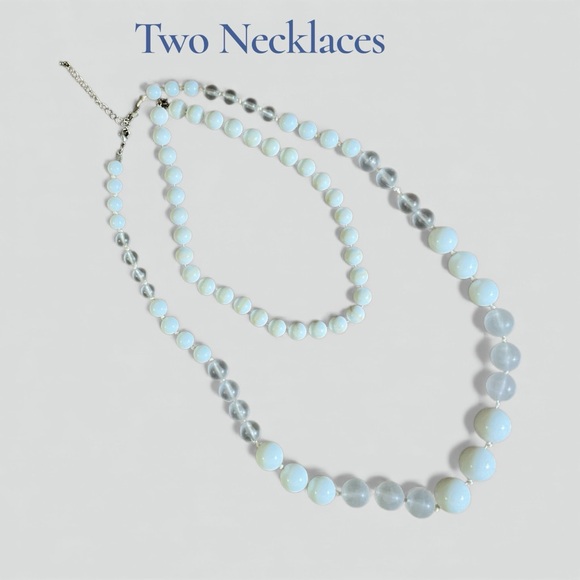 Two Vintage Necklaces White and Frosted Beads Unsigned - Picture 2 of 13